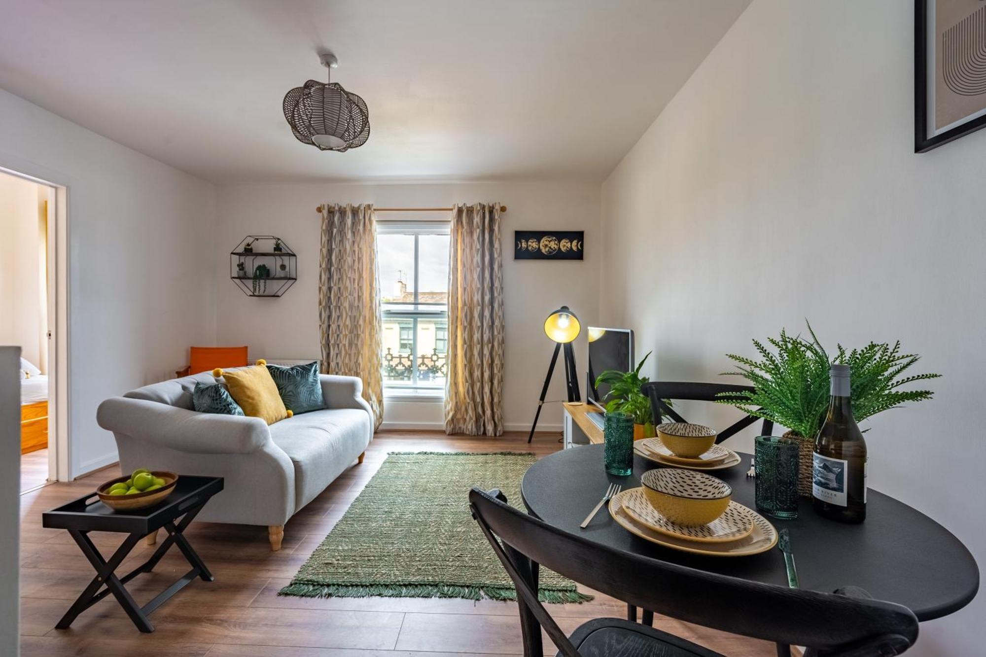 ノリッチSwift Host Golden Triangle 2 Bed With Parkingアパートメント エクステリア 写真